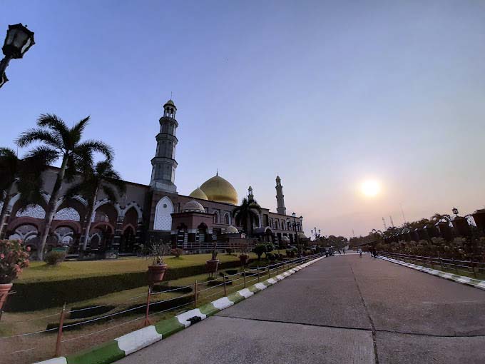 Keindahan Masjid Kubah Emas