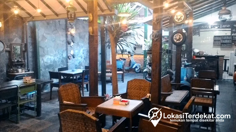 Tempat Ngopi Di Surabaya: Sentuhan Klasik Ala Grandfather Coffee Shop