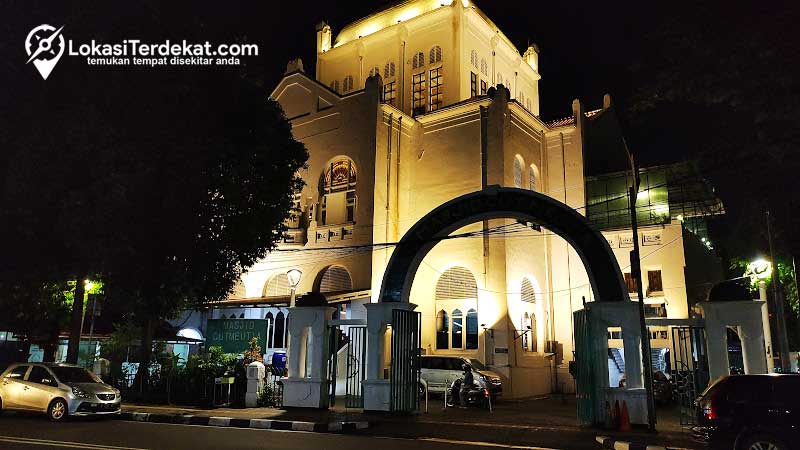 Masjid Cut Meutia Saat Malam Hari